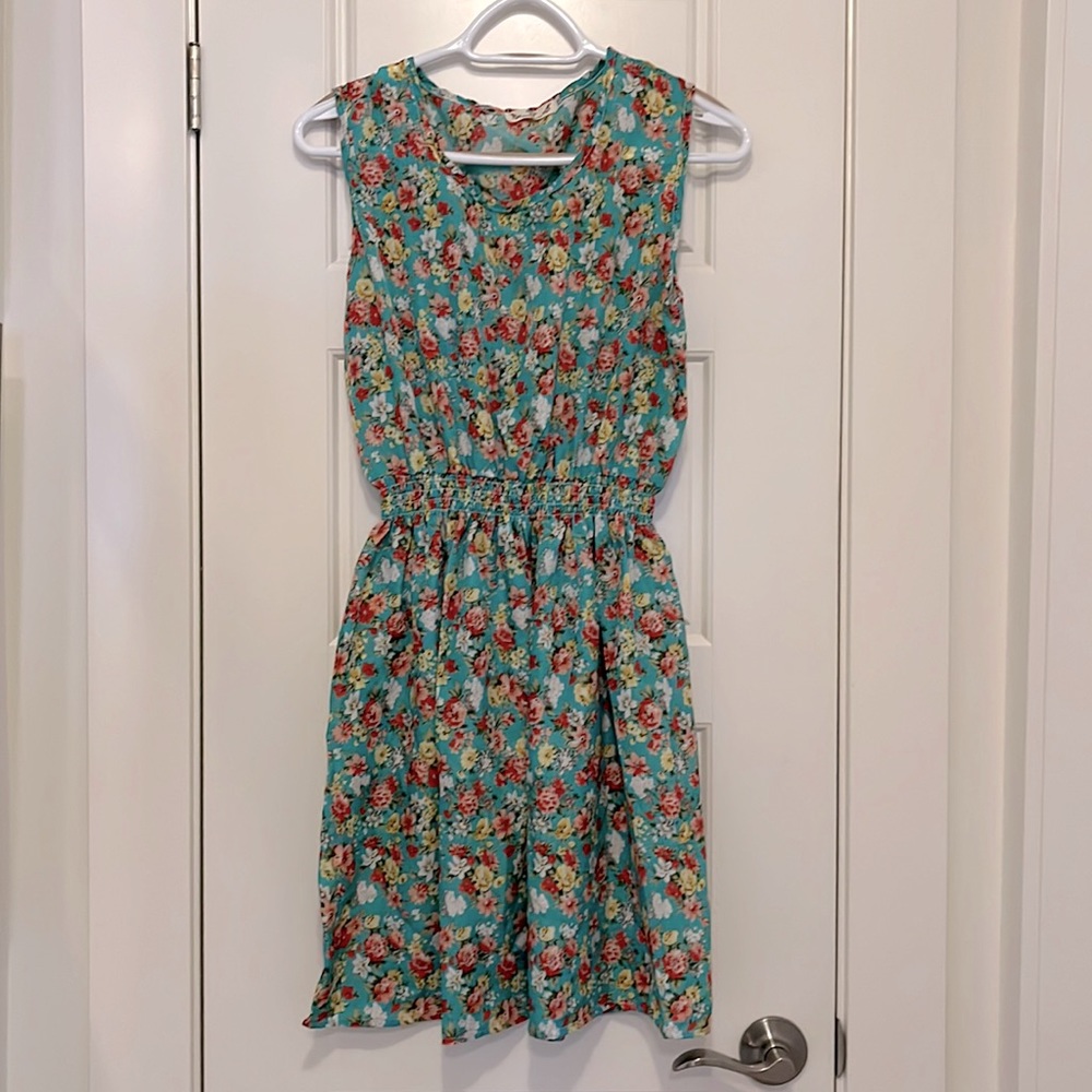Beautiful light, airy floral dress.